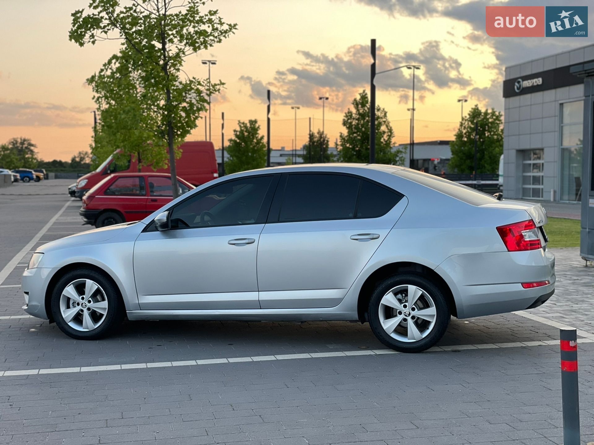 Skoda Octavia 2015 VIN TMBAG7NEXG0023695 фото оголошення 4 з 40