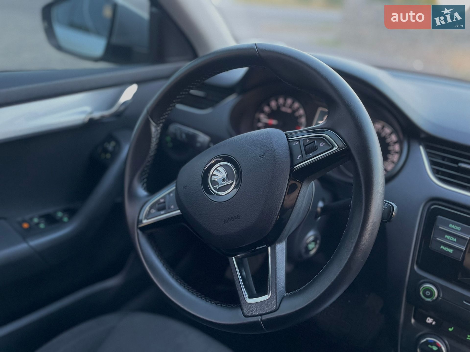 Skoda Octavia 2015 VIN TMBAG7NEXG0023695 фото оголошення 23 з 40