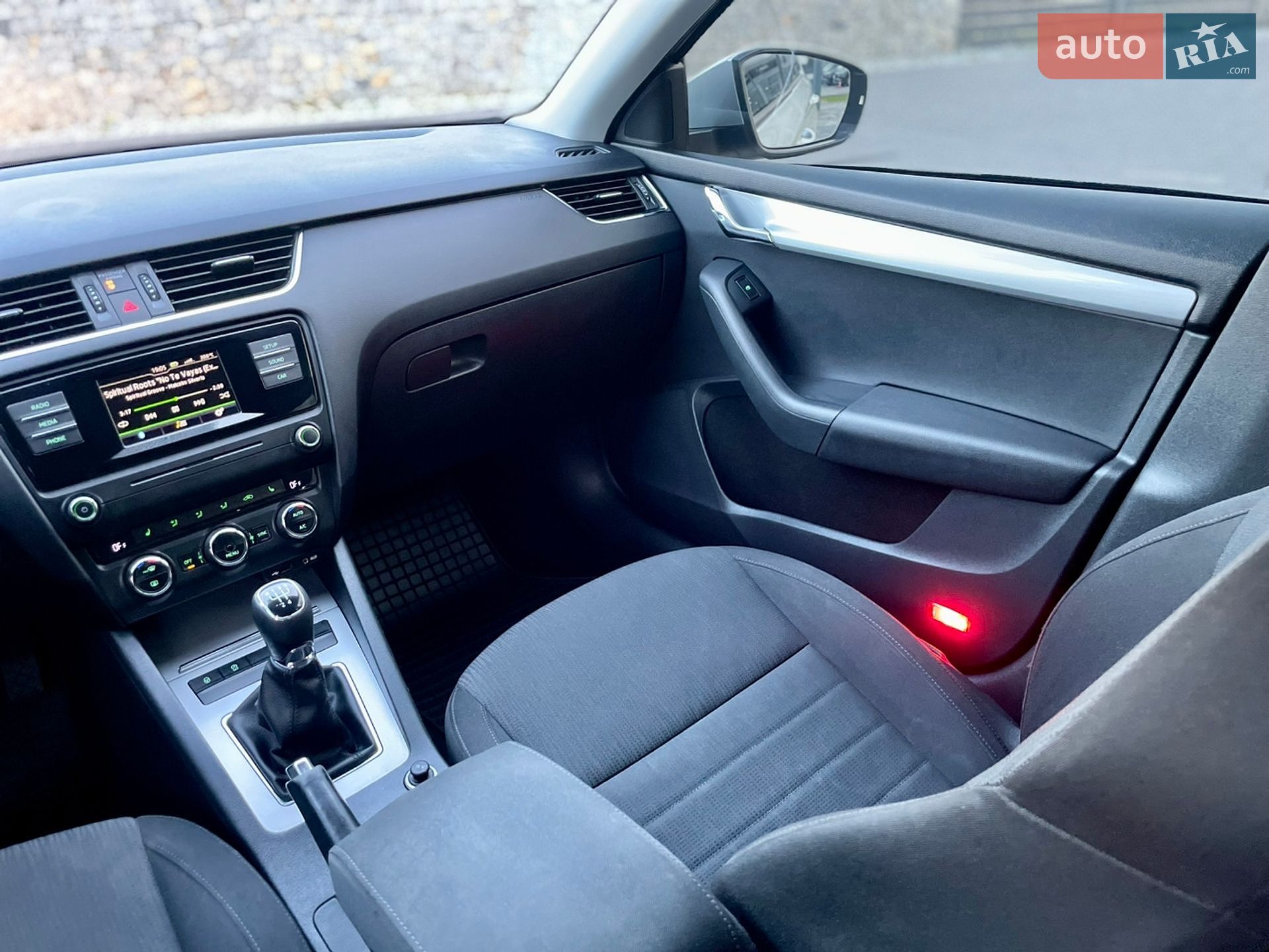 Skoda Octavia 2015 VIN TMBAG7NEXG0023695 фото оголошення 22 з 40