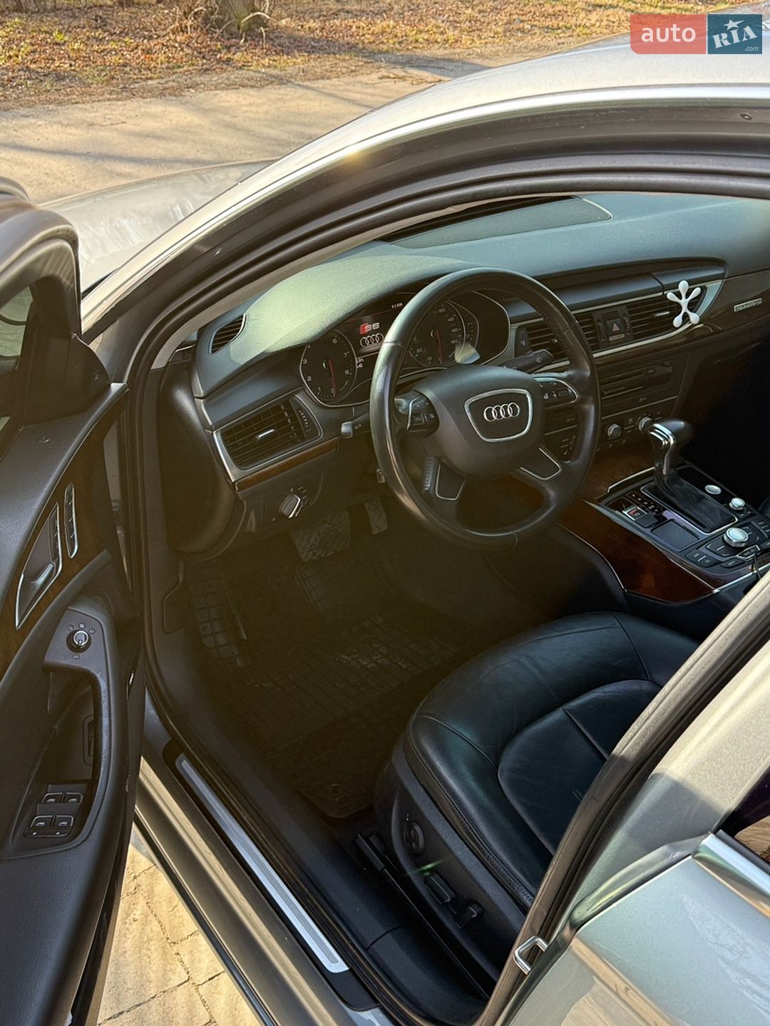 Audi A6 2013 VIN WAUFGAFC8EN023210 фото оголошення 13 з 14