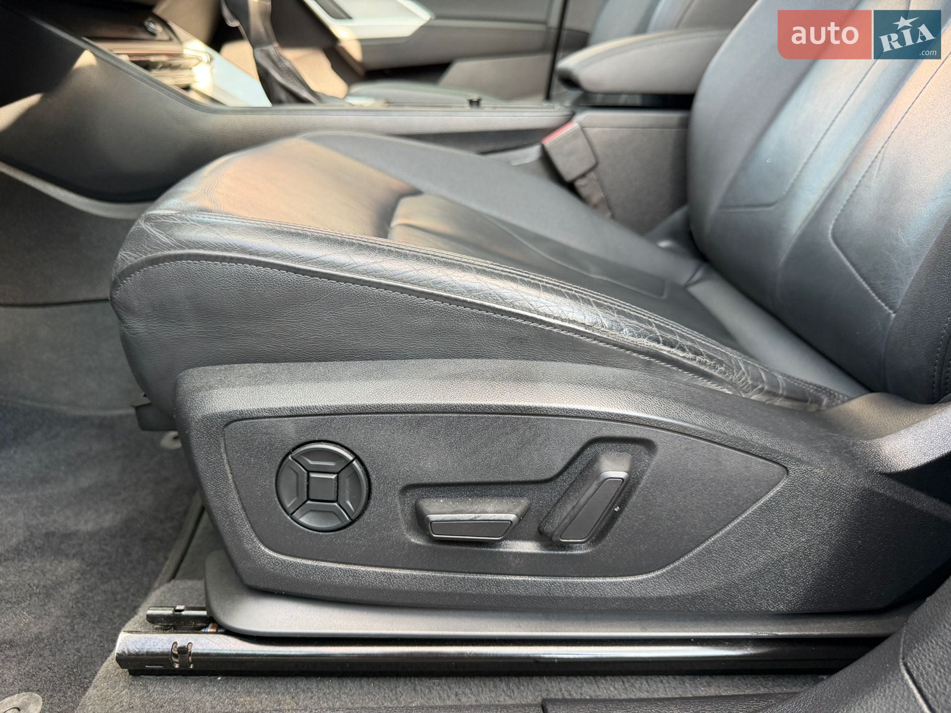 Audi Q3 2020 VIN WA1AECF32L1029498 фото оголошення 14 з 32