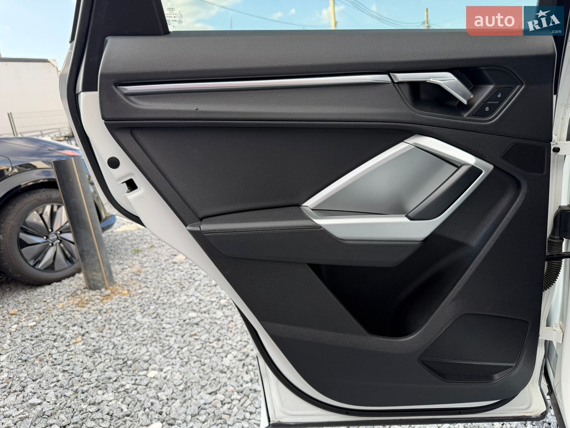 Audi Q3 2020 VIN WA1AECF32L1029498 фото оголошення 17 з 32