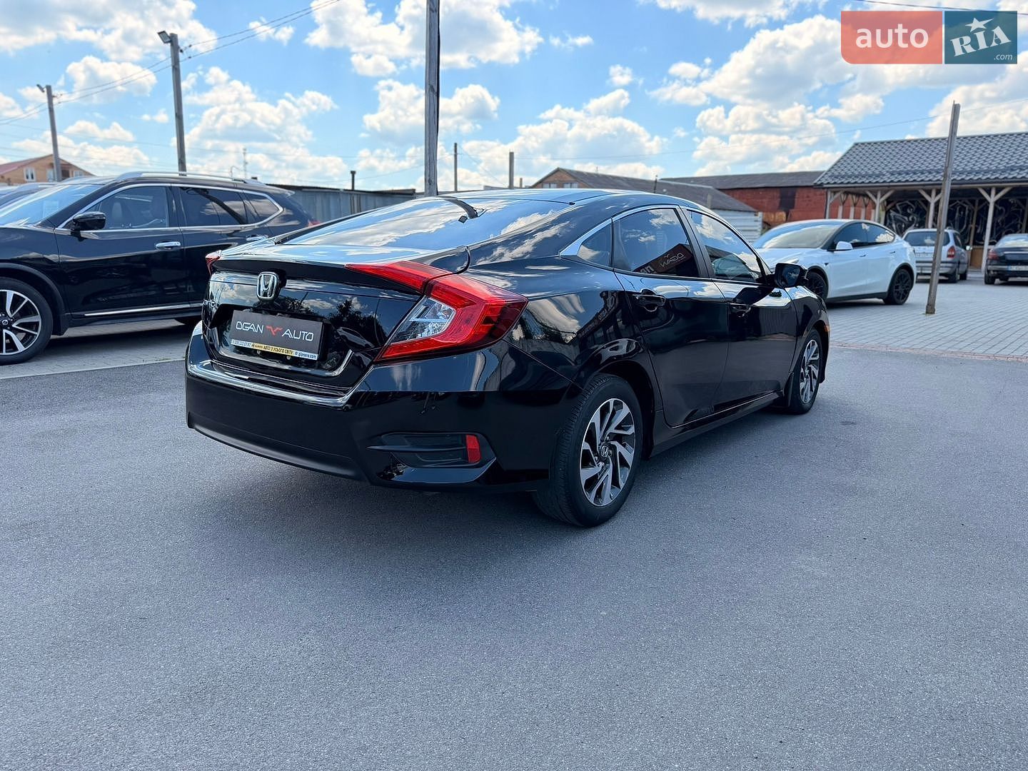 Honda Civic 2017 VIN 2HGFC2F83HH031827 фото оголошення 2 з 26
