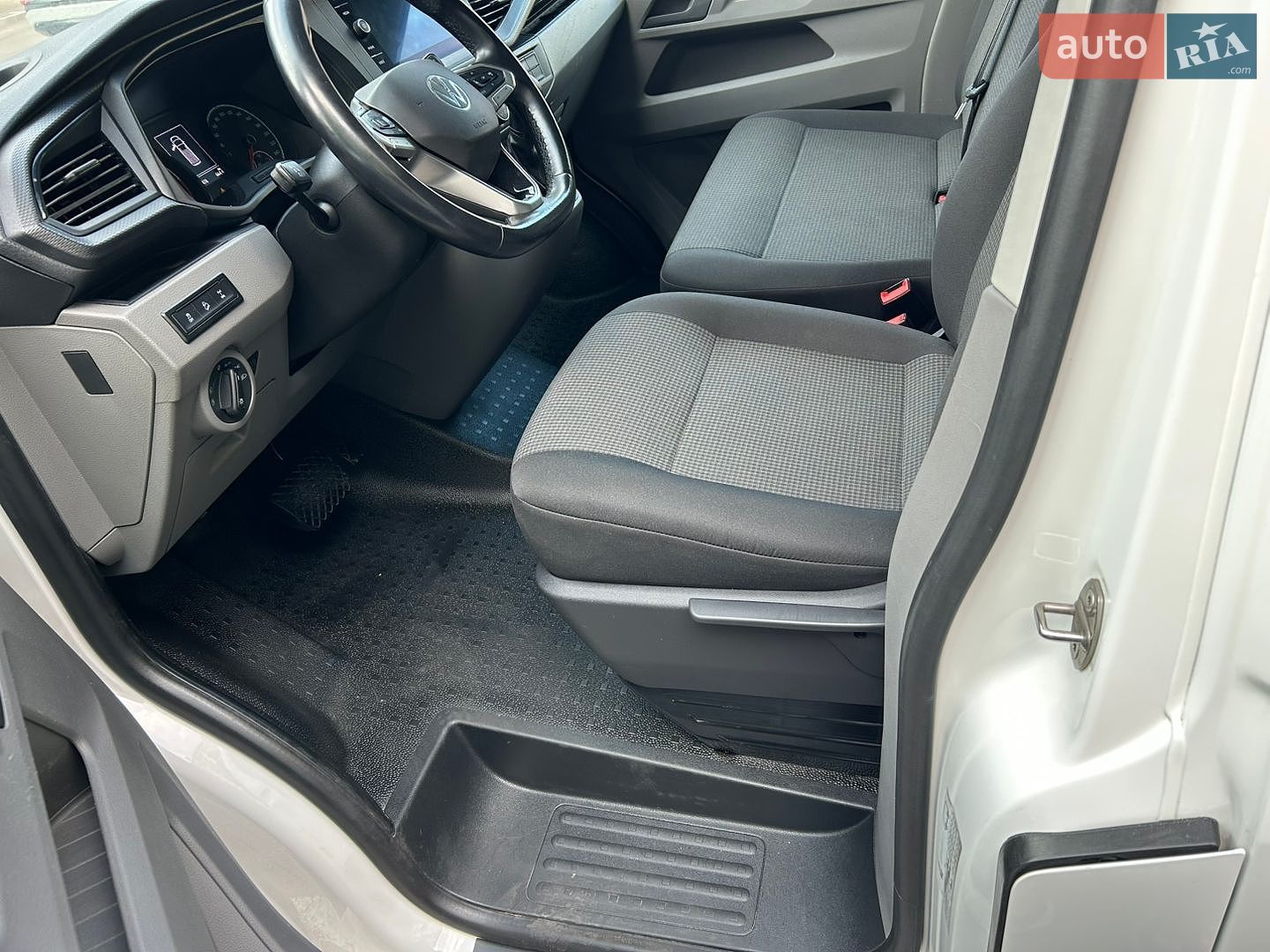 Volkswagen Transporter 2021 VIN WV1ZZZ7HZMH130014 фото оголошення 14 з 35