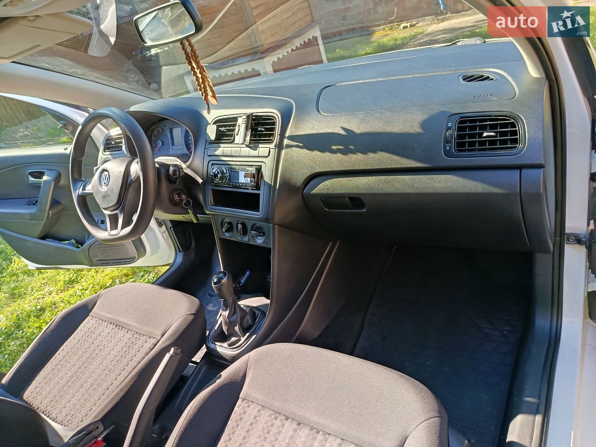 Volkswagen Polo 2017 VIN XW8ZZZ61ZJG017413 фото оголошення 4 з 9