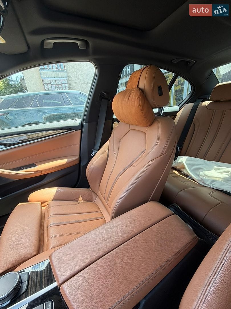 BMW 5 Series 2019 VIN WBAJA7C51KG911219 фото оголошення 10 з 17