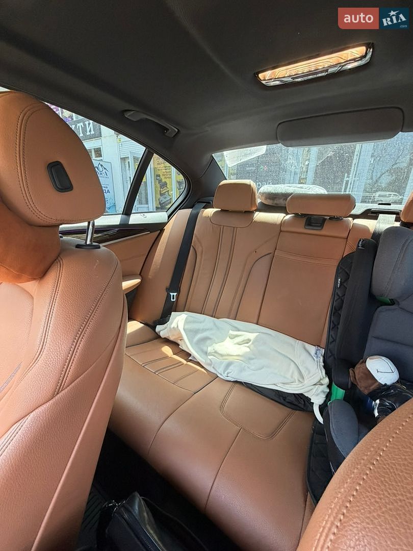 BMW 5 Series 2019 VIN WBAJA7C51KG911219 фото оголошення 11 з 17