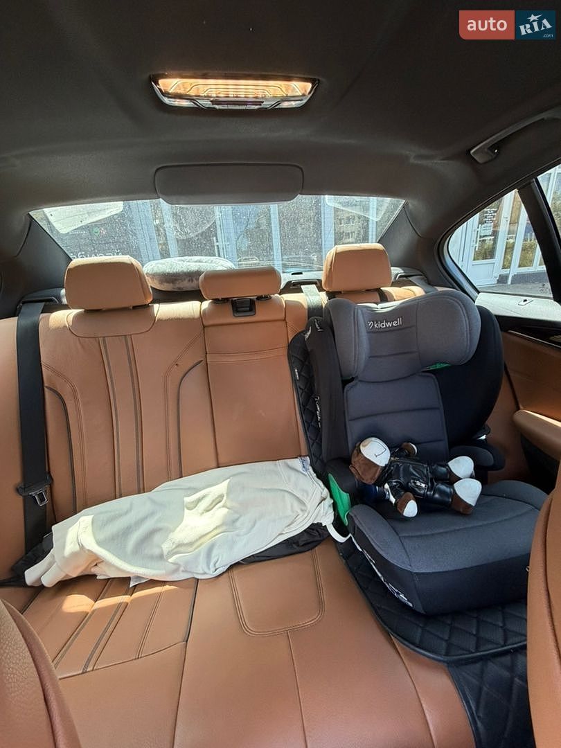 BMW 5 Series 2019 VIN WBAJA7C51KG911219 фото оголошення 12 з 17