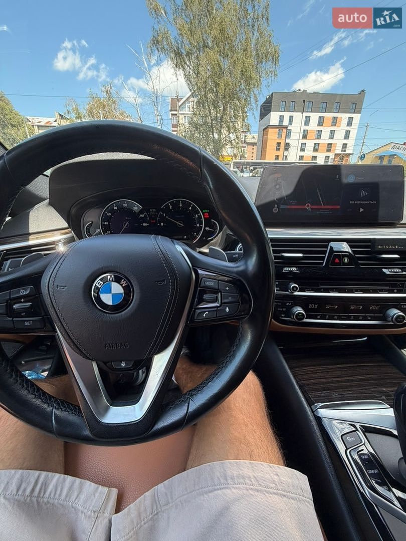 BMW 5 Series 2019 VIN WBAJA7C51KG911219 фото оголошення 13 з 17