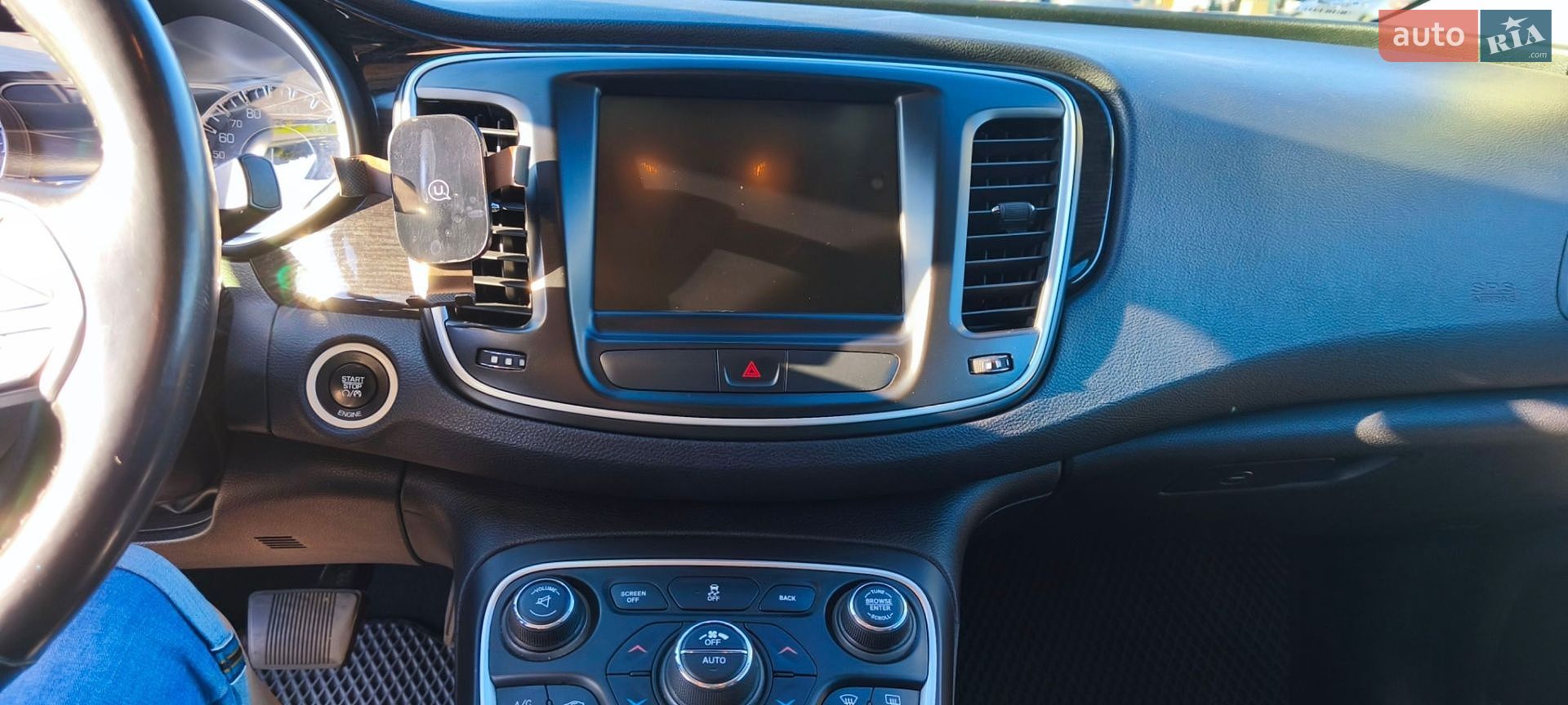 Chrysler 200 2015 VIN 1C3CCCCB8FN672620 фото оголошення 4 з 14