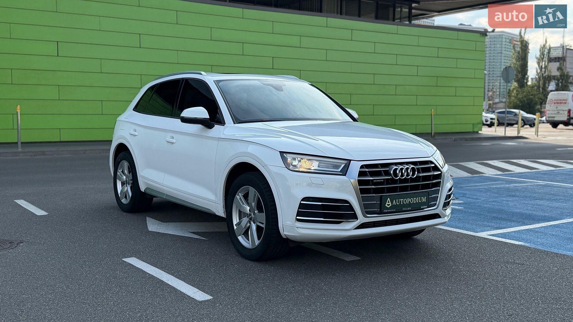 Audi Q5 2017 VIN WA1ANAFY3J2004763 фото оголошення 2 з 40