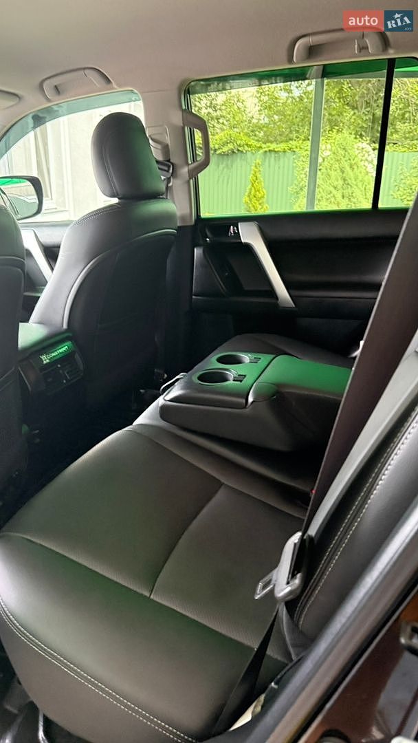 Toyota Land Cruiser Prado 2019 VIN JTEBR3FJ50K150430 фото оголошення 13 з 26