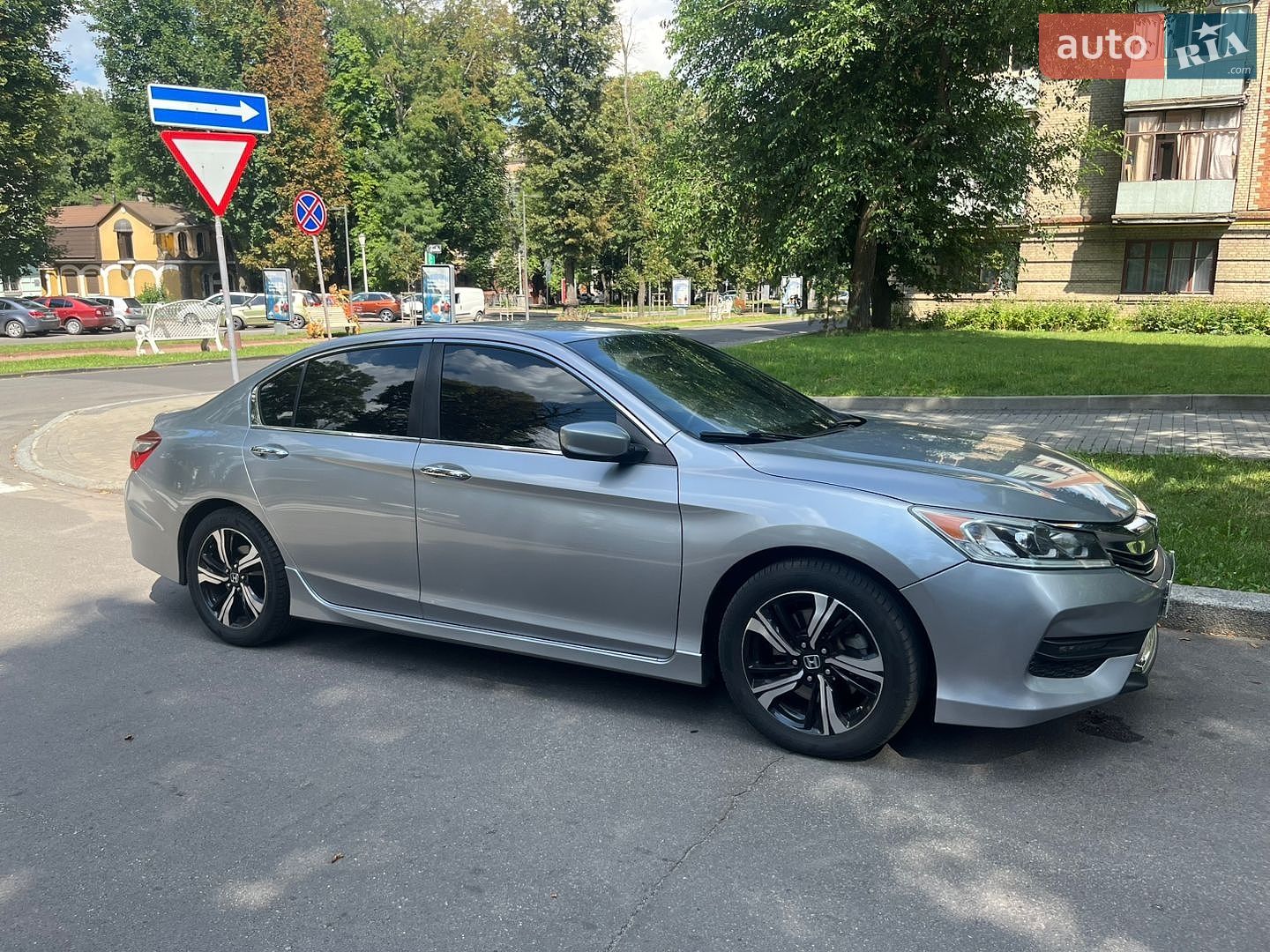 Honda Accord 2017 VIN 1HGCR2F51HA134590 фото оголошення 6 з 25