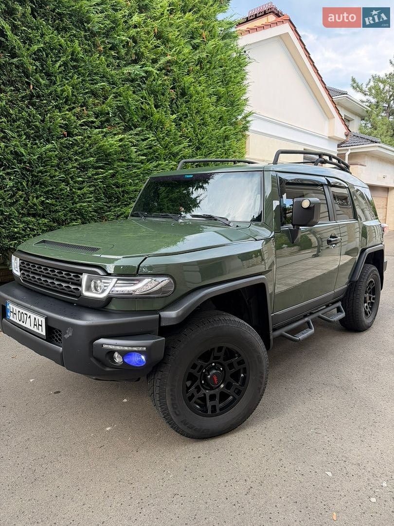 Toyota FJ Cruiser 2011 VIN JTEBU4BF8BK106009 фото оголошення 2 з 17