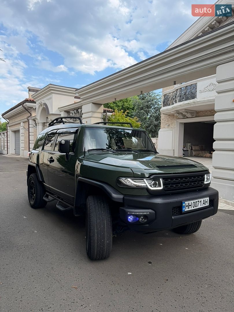 Toyota FJ Cruiser 2011 VIN JTEBU4BF8BK106009 фото оголошення 3 з 17