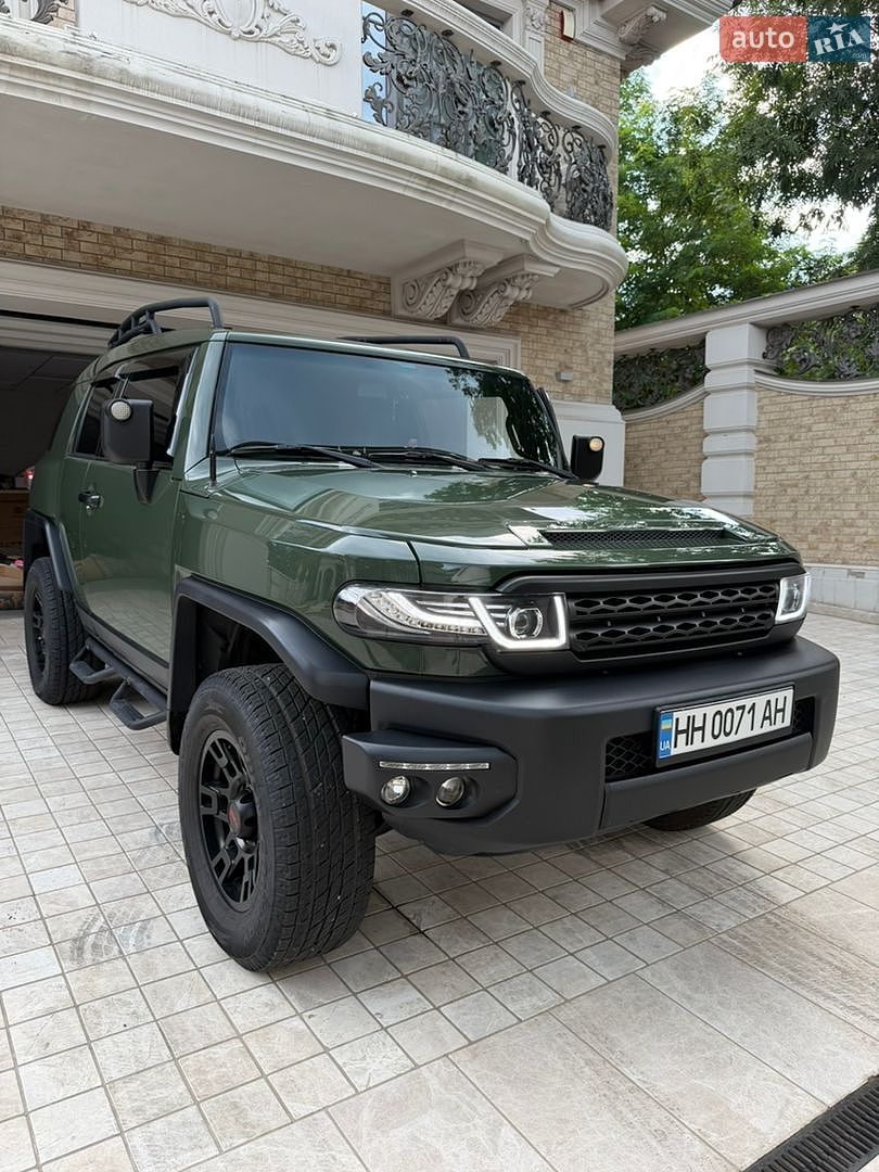 Toyota FJ Cruiser 2011 VIN JTEBU4BF8BK106009 фото оголошення 4 з 17