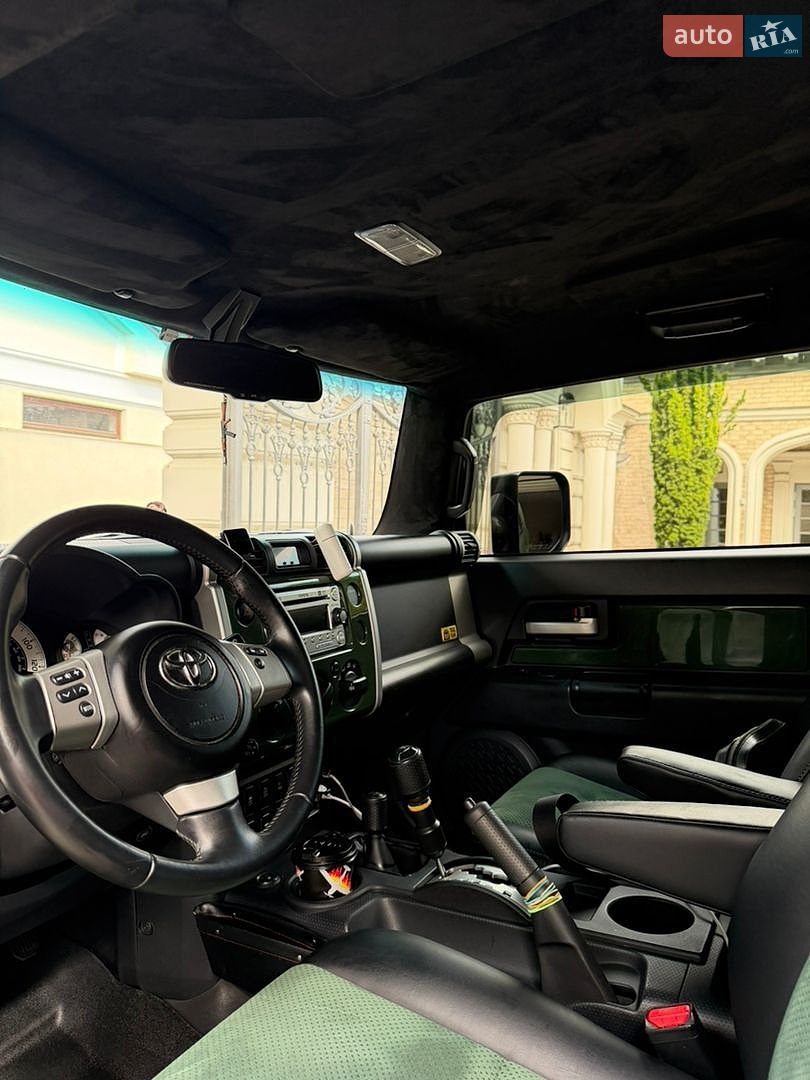 Toyota FJ Cruiser 2011 VIN JTEBU4BF8BK106009 фото оголошення 10 з 17