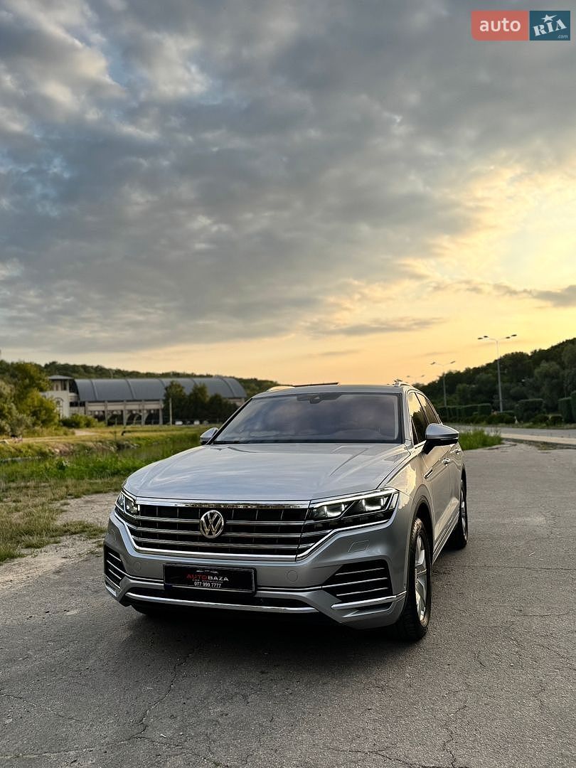 Volkswagen Touareg 2018 VIN WVGZZZCRZJD001594 фото оголошення 2 з 53