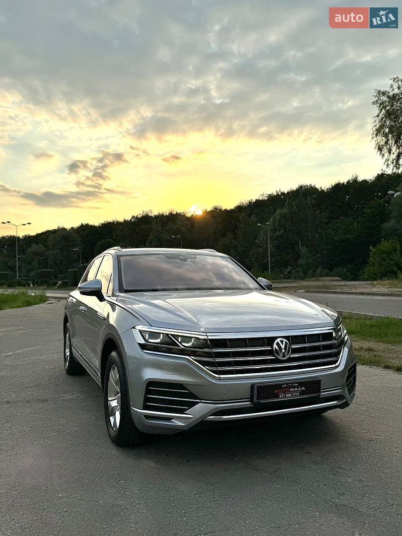 Volkswagen Touareg 2018 VIN WVGZZZCRZJD001594 фото оголошення 4 з 53
