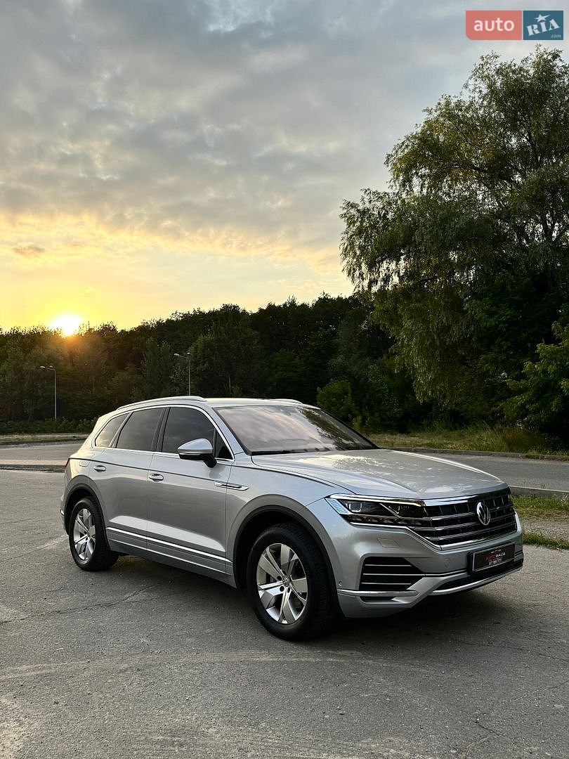 Volkswagen Touareg 2018 VIN WVGZZZCRZJD001594 фото оголошення 5 з 53
