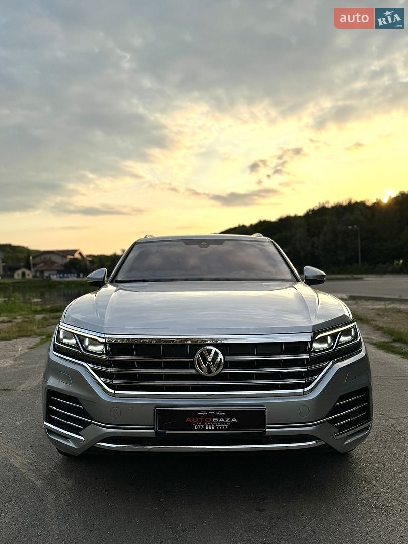 Volkswagen Touareg 2018 VIN WVGZZZCRZJD001594 фото оголошення 8 з 53