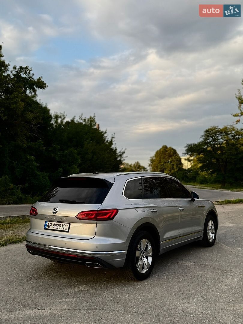 Volkswagen Touareg 2018 VIN WVGZZZCRZJD001594 фото оголошення 12 з 53