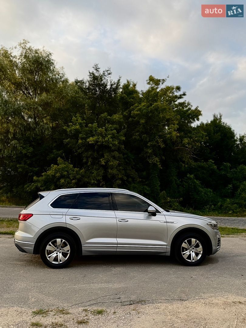 Volkswagen Touareg 2018 VIN WVGZZZCRZJD001594 фото оголошення 11 з 53