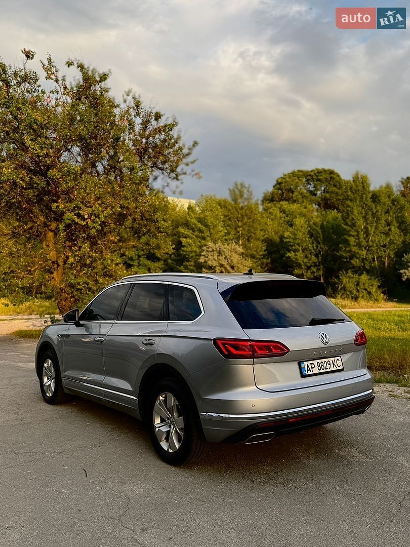 Volkswagen Touareg 2018 VIN WVGZZZCRZJD001594 фото оголошення 14 з 53