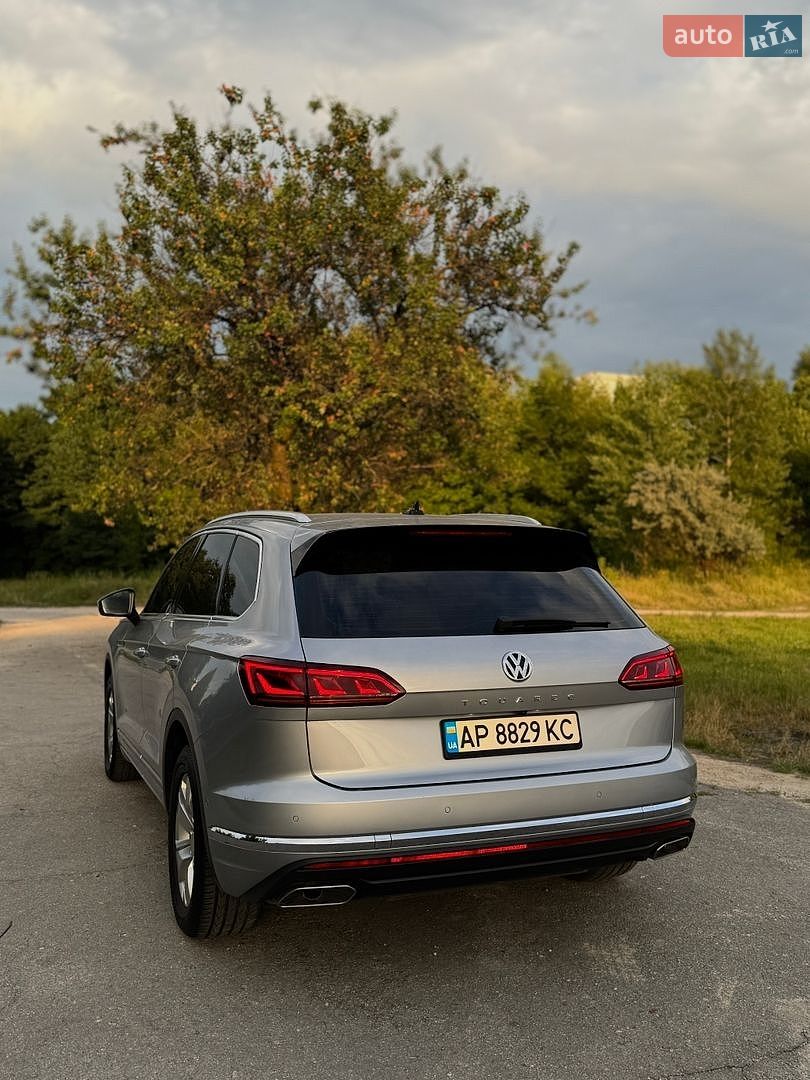 Volkswagen Touareg 2018 VIN WVGZZZCRZJD001594 фото оголошення 15 з 53