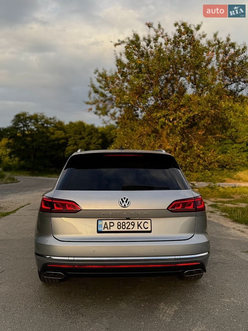 Volkswagen Touareg 2018 VIN WVGZZZCRZJD001594 фото оголошення 16 з 53