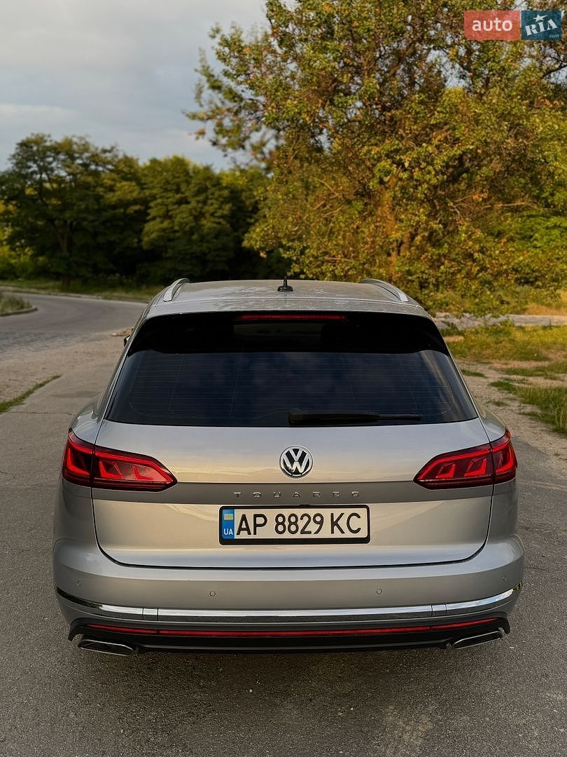 Volkswagen Touareg 2018 VIN WVGZZZCRZJD001594 фото оголошення 17 з 53