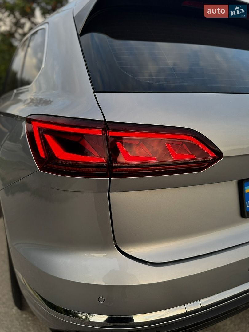 Volkswagen Touareg 2018 VIN WVGZZZCRZJD001594 фото оголошення 22 з 53