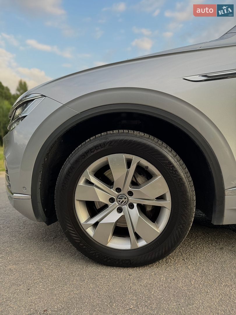Volkswagen Touareg 2018 VIN WVGZZZCRZJD001594 фото оголошення 23 з 53