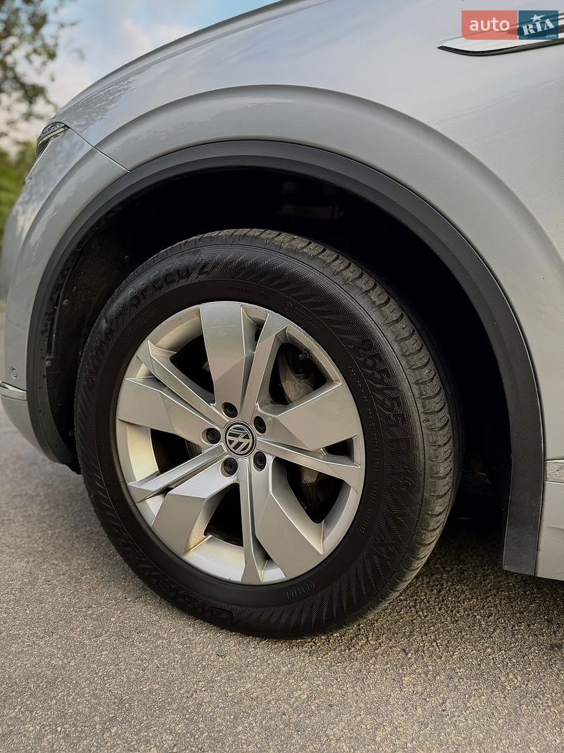Volkswagen Touareg 2018 VIN WVGZZZCRZJD001594 фото оголошення 24 з 53