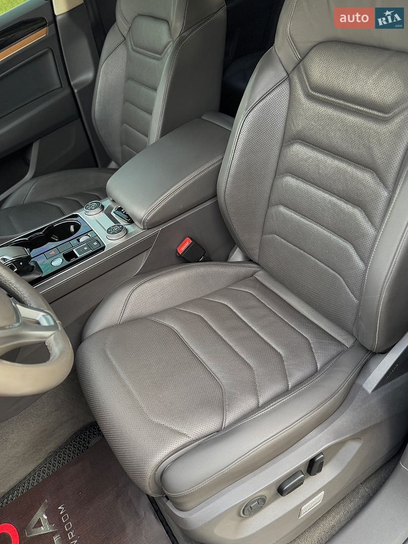 Volkswagen Touareg 2018 VIN WVGZZZCRZJD001594 фото оголошення 26 з 53