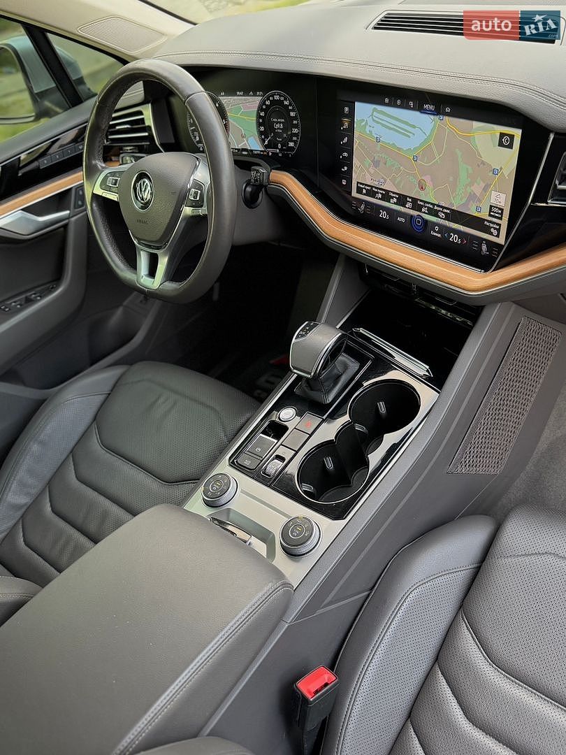 Volkswagen Touareg 2018 VIN WVGZZZCRZJD001594 фото оголошення 29 з 53