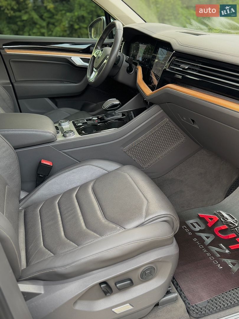 Volkswagen Touareg 2018 VIN WVGZZZCRZJD001594 фото оголошення 30 з 53