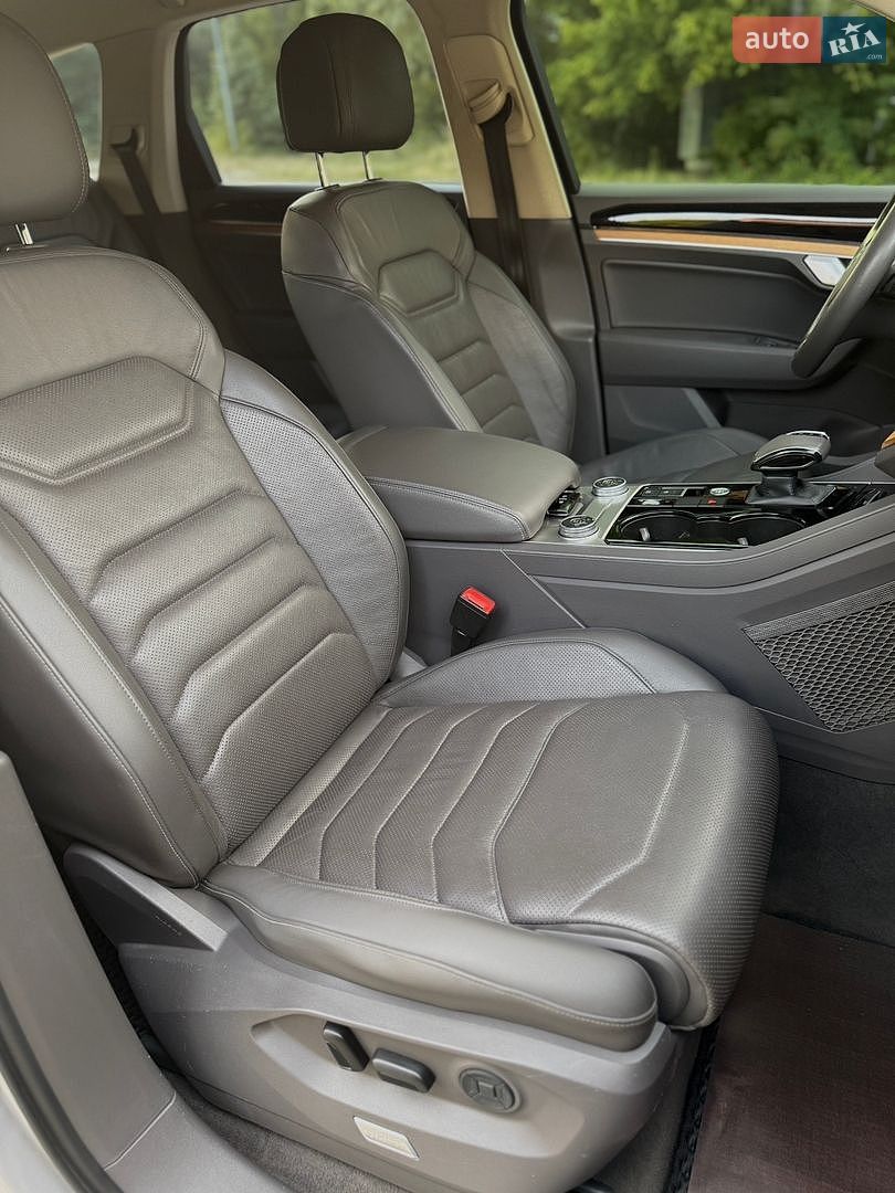 Volkswagen Touareg 2018 VIN WVGZZZCRZJD001594 фото оголошення 31 з 53