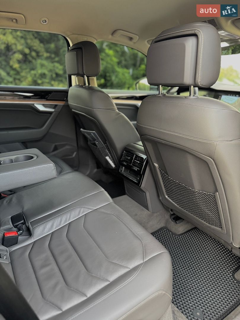 Volkswagen Touareg 2018 VIN WVGZZZCRZJD001594 фото оголошення 34 з 53