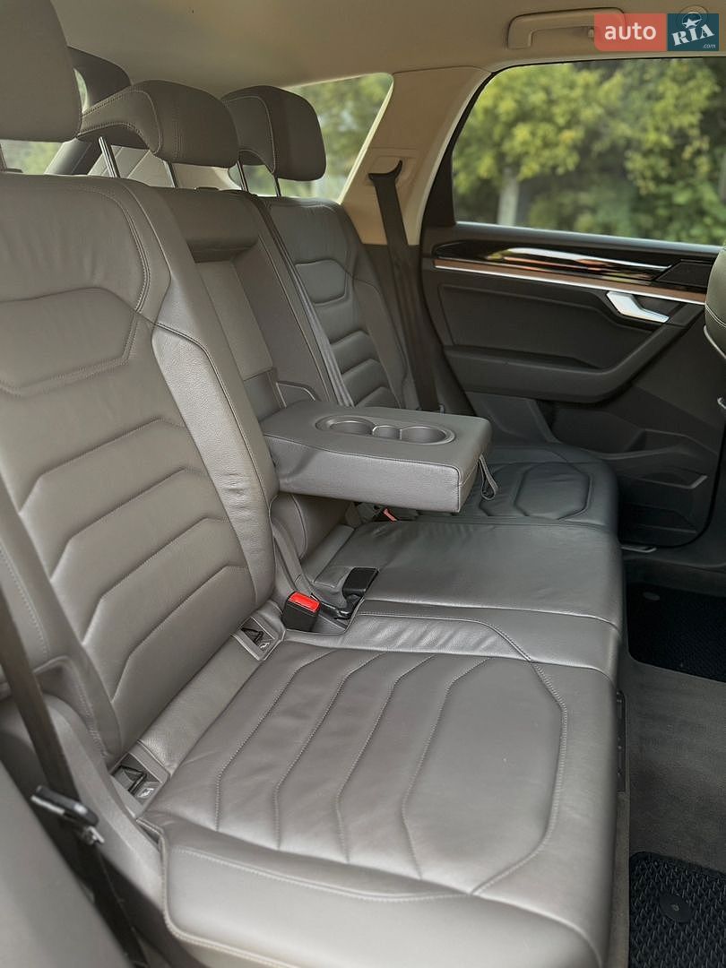 Volkswagen Touareg 2018 VIN WVGZZZCRZJD001594 фото оголошення 35 з 53