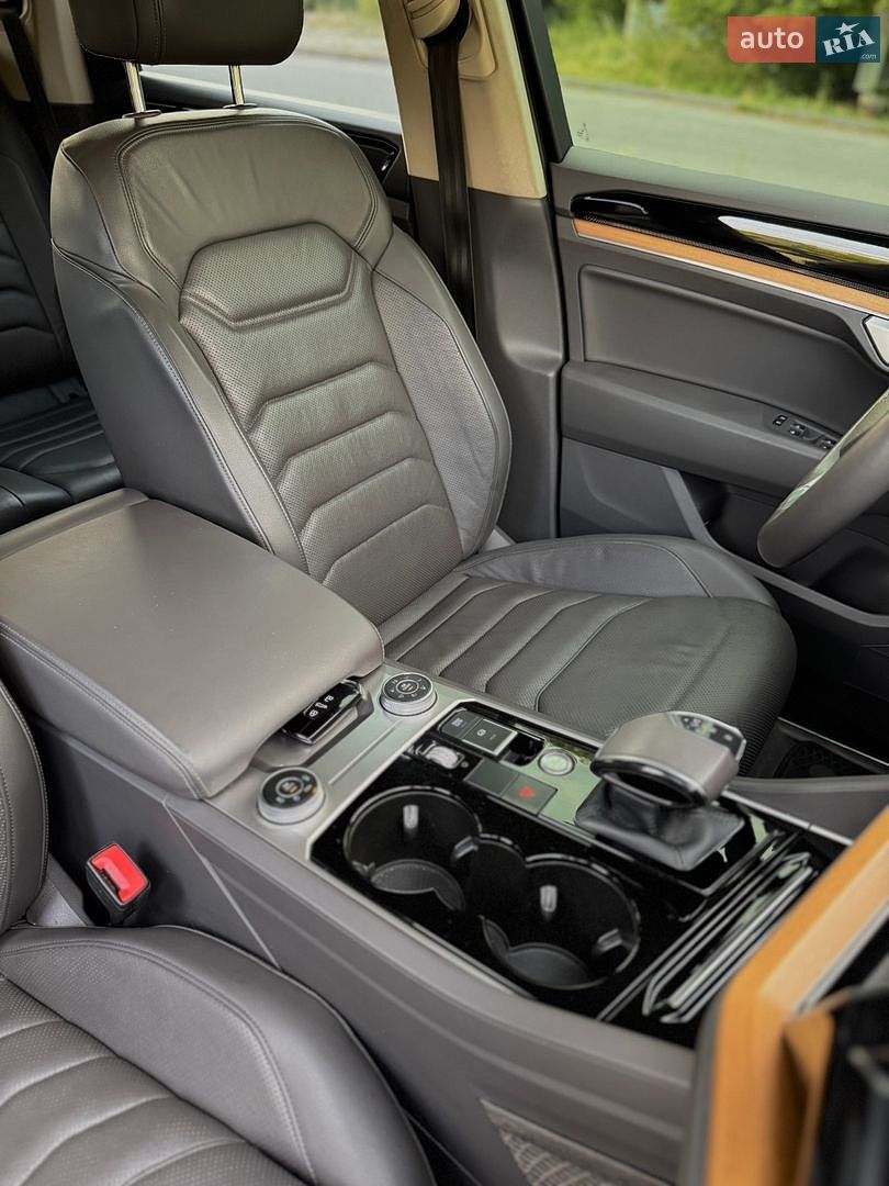 Volkswagen Touareg 2018 VIN WVGZZZCRZJD001594 фото оголошення 32 з 53