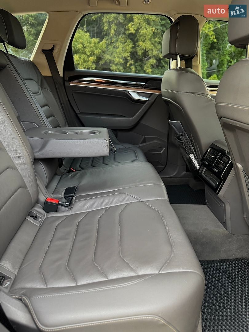 Volkswagen Touareg 2018 VIN WVGZZZCRZJD001594 фото оголошення 36 з 53