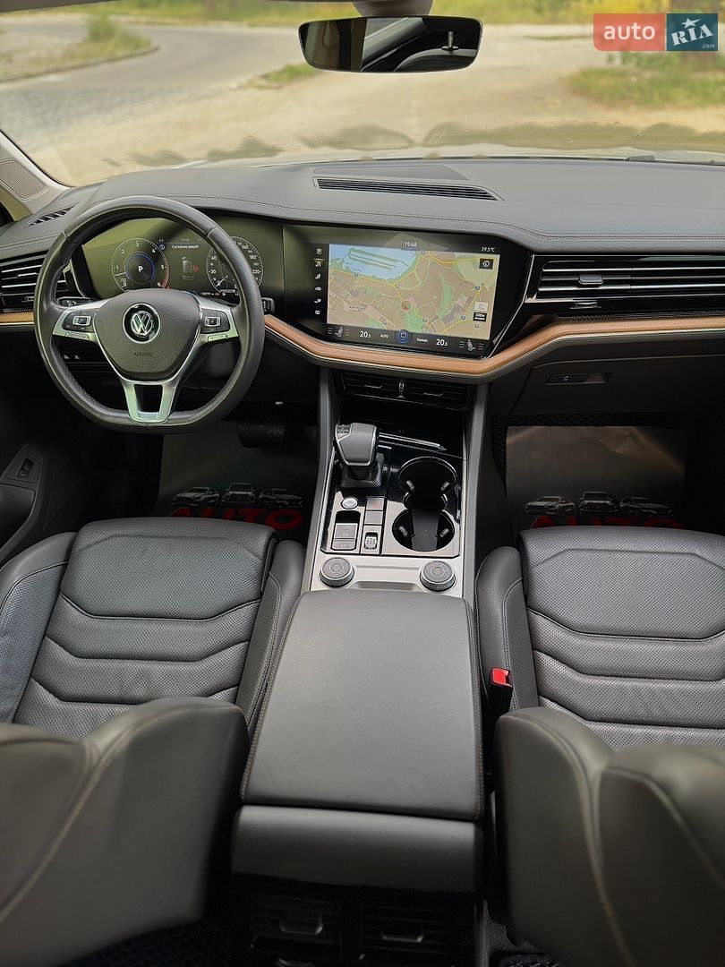 Volkswagen Touareg 2018 VIN WVGZZZCRZJD001594 фото оголошення 33 з 53