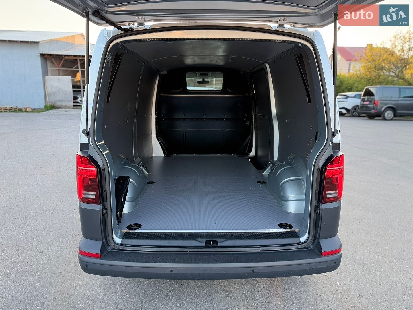 Volkswagen Transporter 2021 VIN WV1ZZZ7HZMH058364 фото оголошення 7 з 34