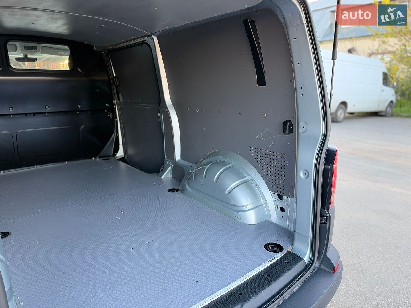 Volkswagen Transporter 2021 VIN WV1ZZZ7HZMH058364 фото оголошення 9 з 34
