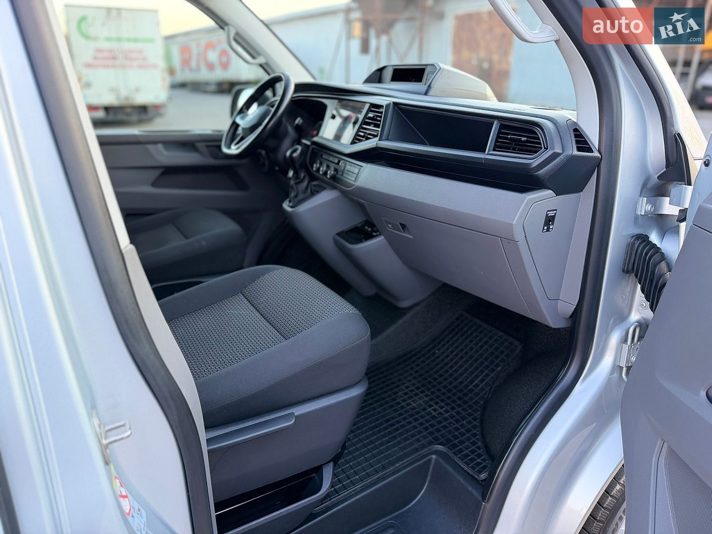 Volkswagen Transporter 2021 VIN WV1ZZZ7HZMH058364 фото оголошення 13 з 34