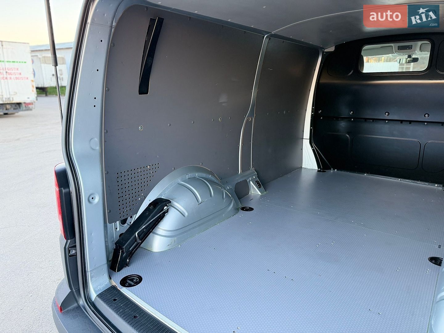 Volkswagen Transporter 2021 VIN WV1ZZZ7HZMH058364 фото оголошення 8 з 34