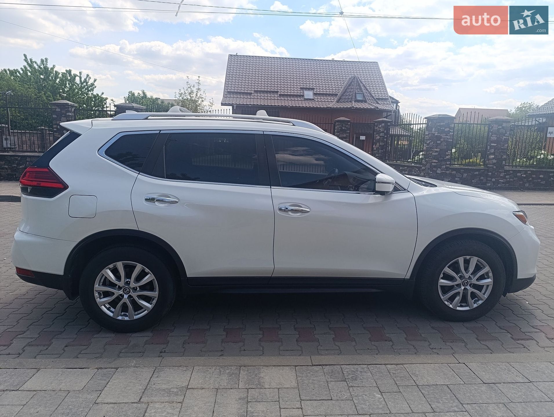 Nissan Rogue 2017 VIN KNMAT2MT6HP534814 фото оголошення 2 з 16