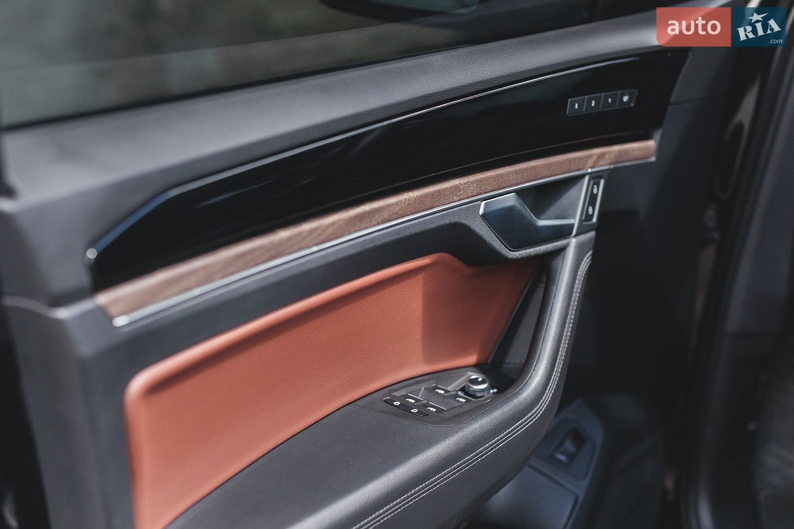 Volkswagen Touareg 2022 VIN WVGZZZCRZND029122 фото оголошення 11 з 17