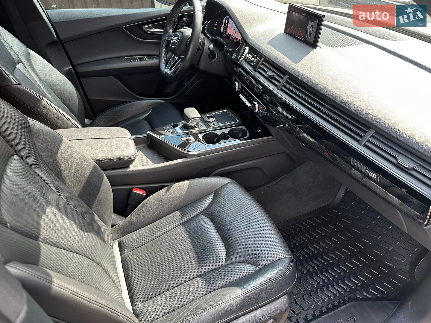 Audi Q7 2018 VIN WA1VAAF71JD034305 фото оголошення 10 з 27